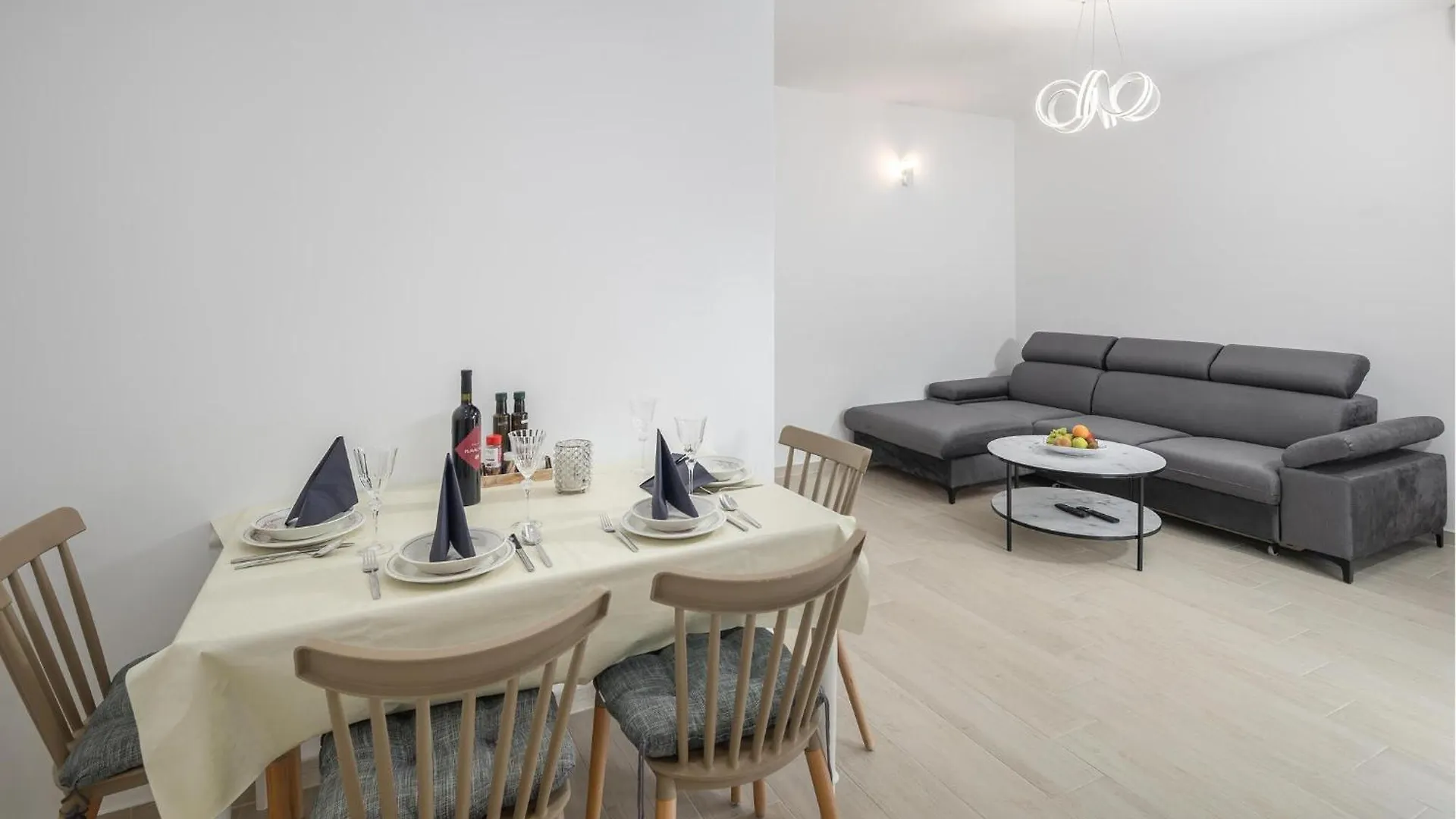 1 Bedroom Lovely Apartment In Porec